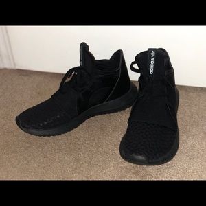 Adidas tubular black sneakers